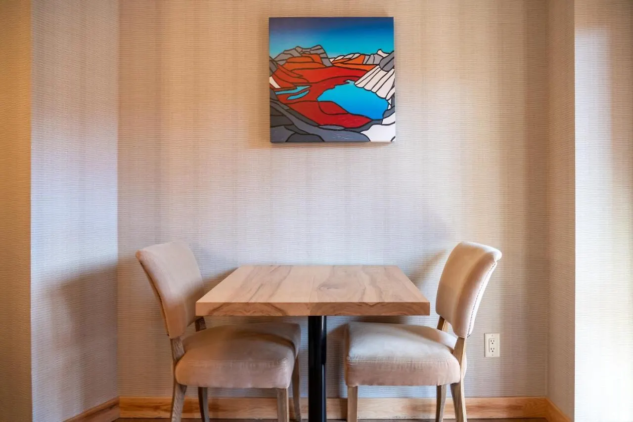 ****  Moose Hotel And Suites Banff Canada
