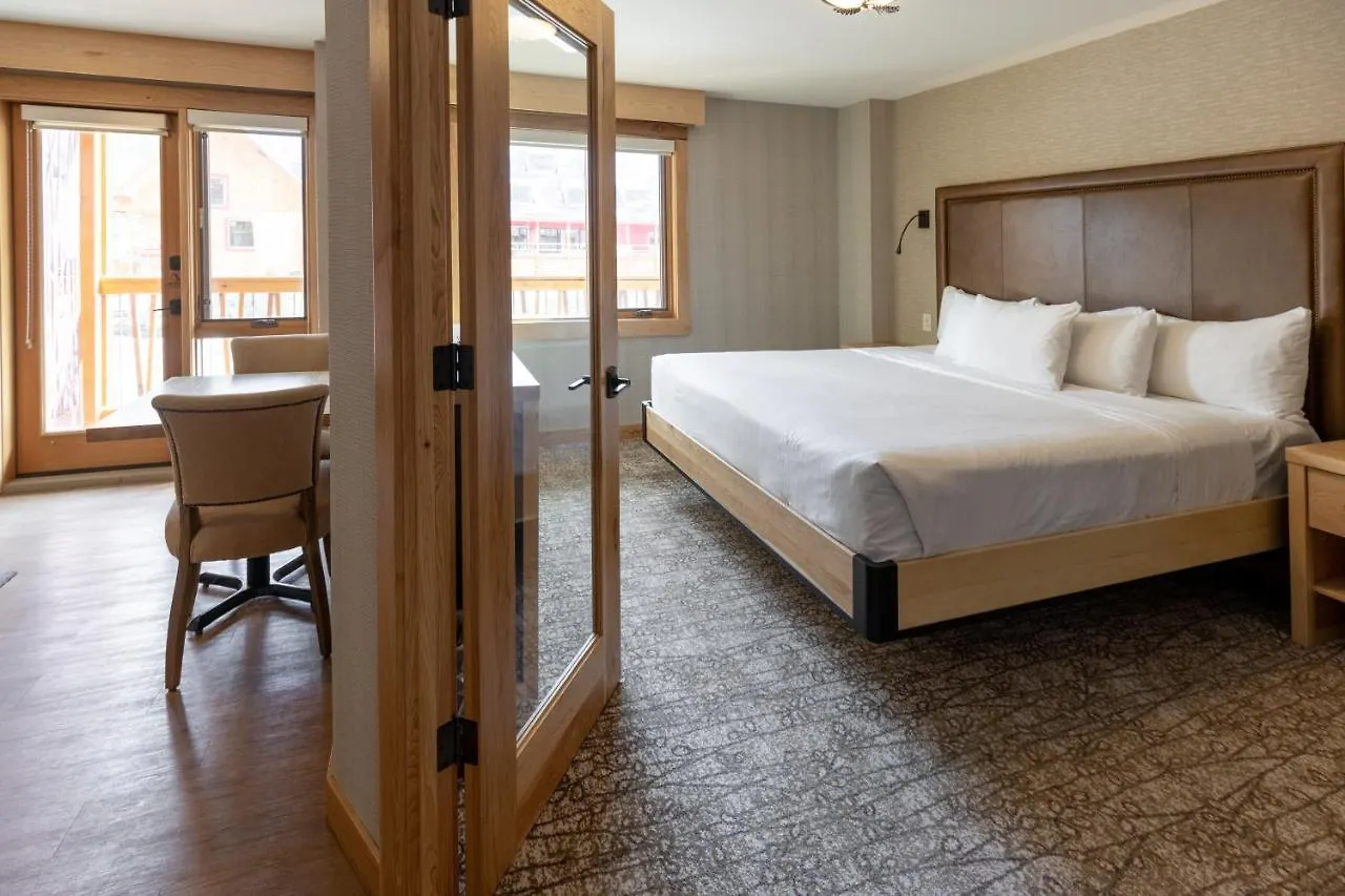 Moose Hotel And Suites Banff 4*,