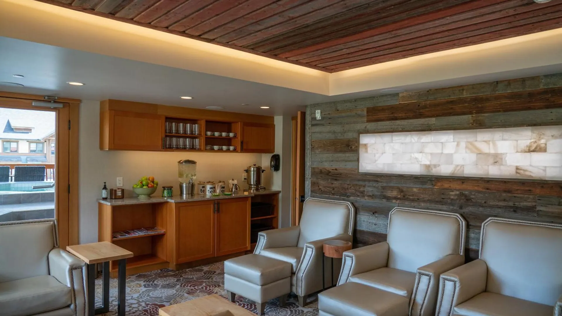 Moose Hotel And Suites Banff