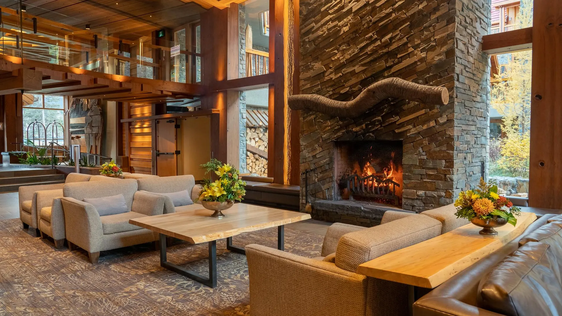Moose Hotel And Suites Банф