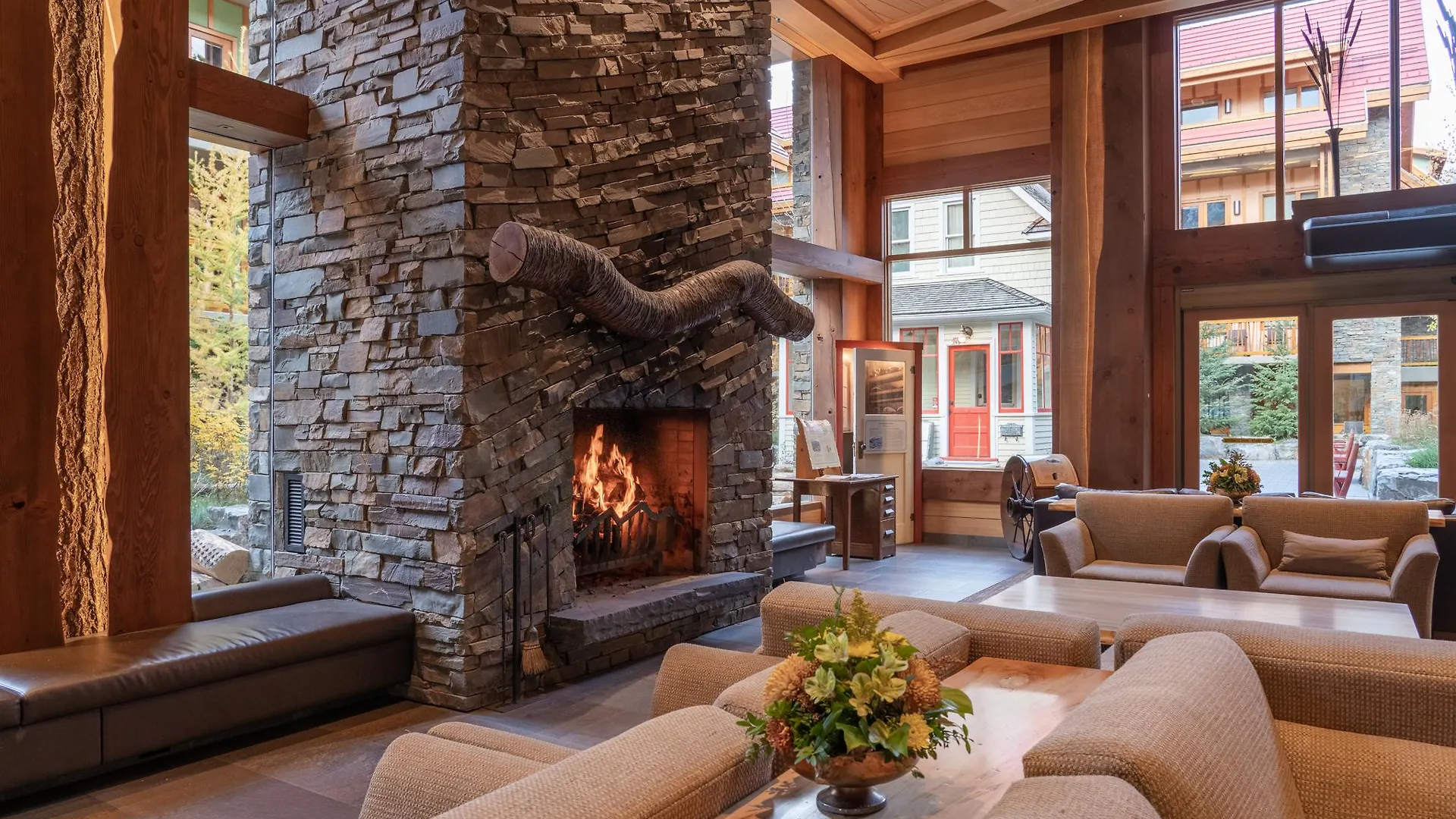 Moose Hotel And Suites Банф 4*,