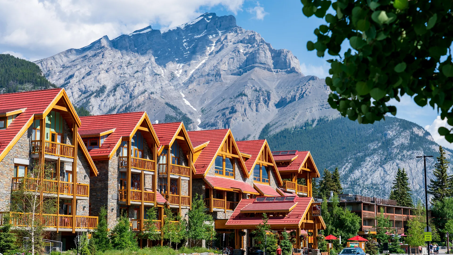 Moose Hotel And Suites Банф