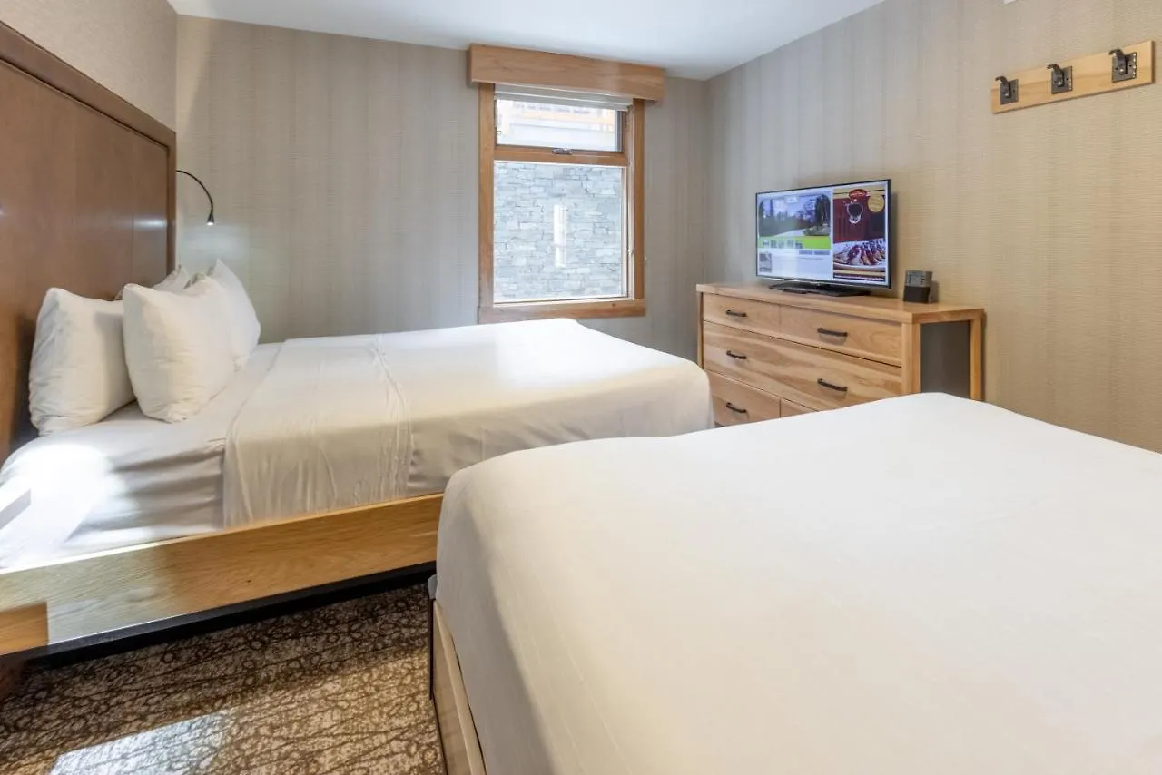 Moose Hotel And Suites Банф