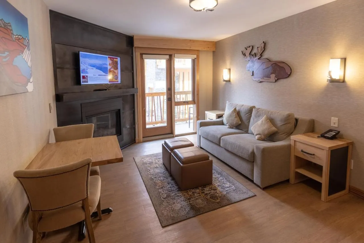 Moose Hotel And Suites Банф 4*,