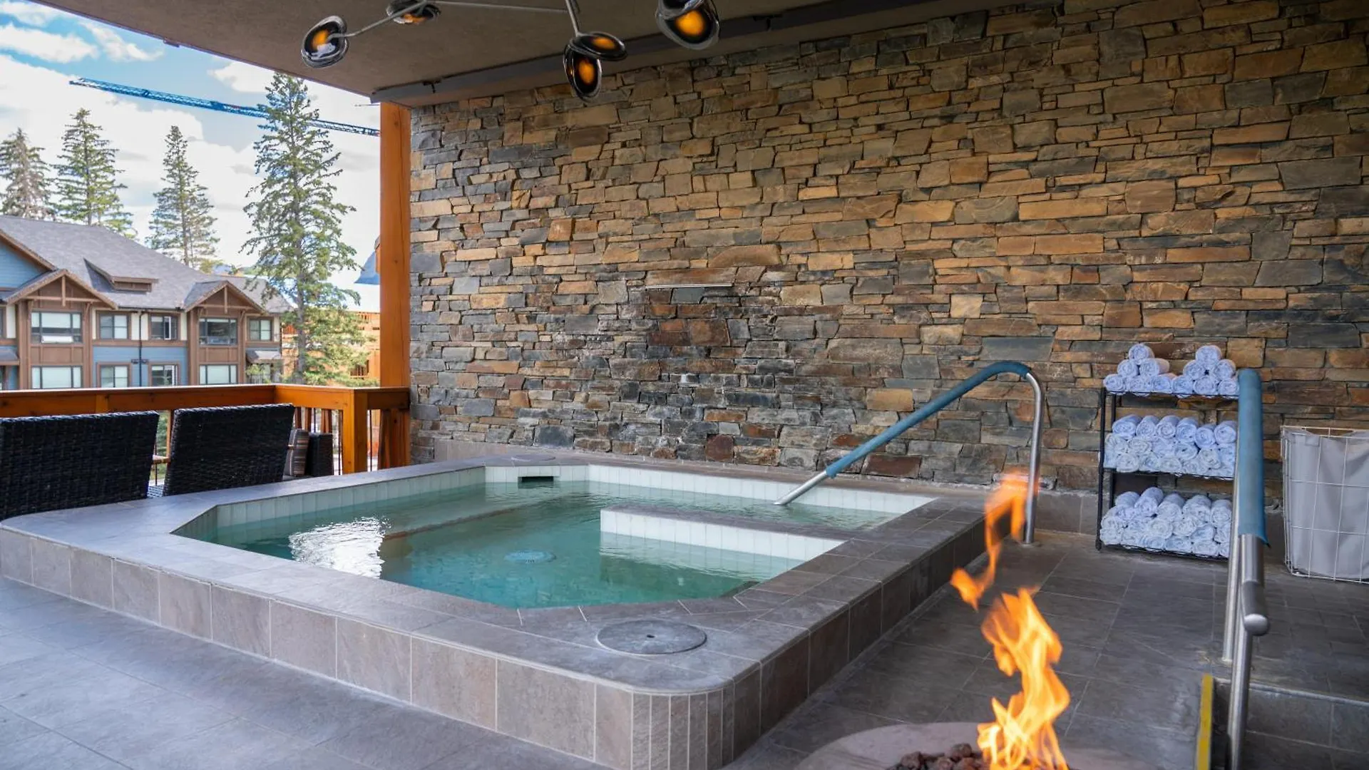 Moose Hotel And Suites Банф