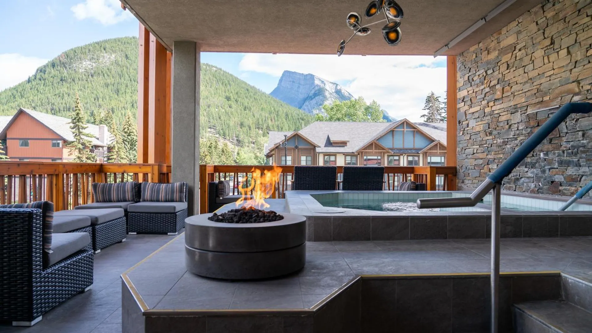 Moose Hotel And Suites Банф
