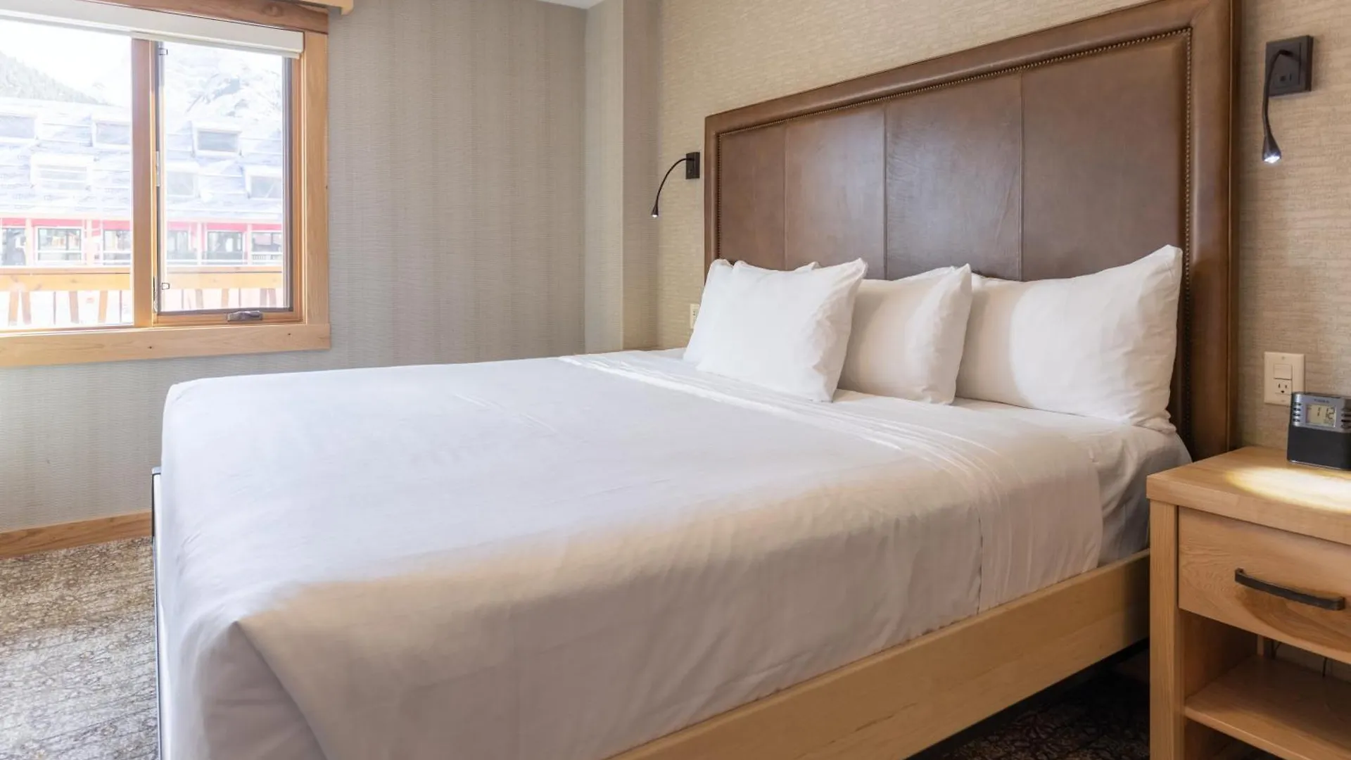 Moose Hotel And Suites Банф 4*,  Канада