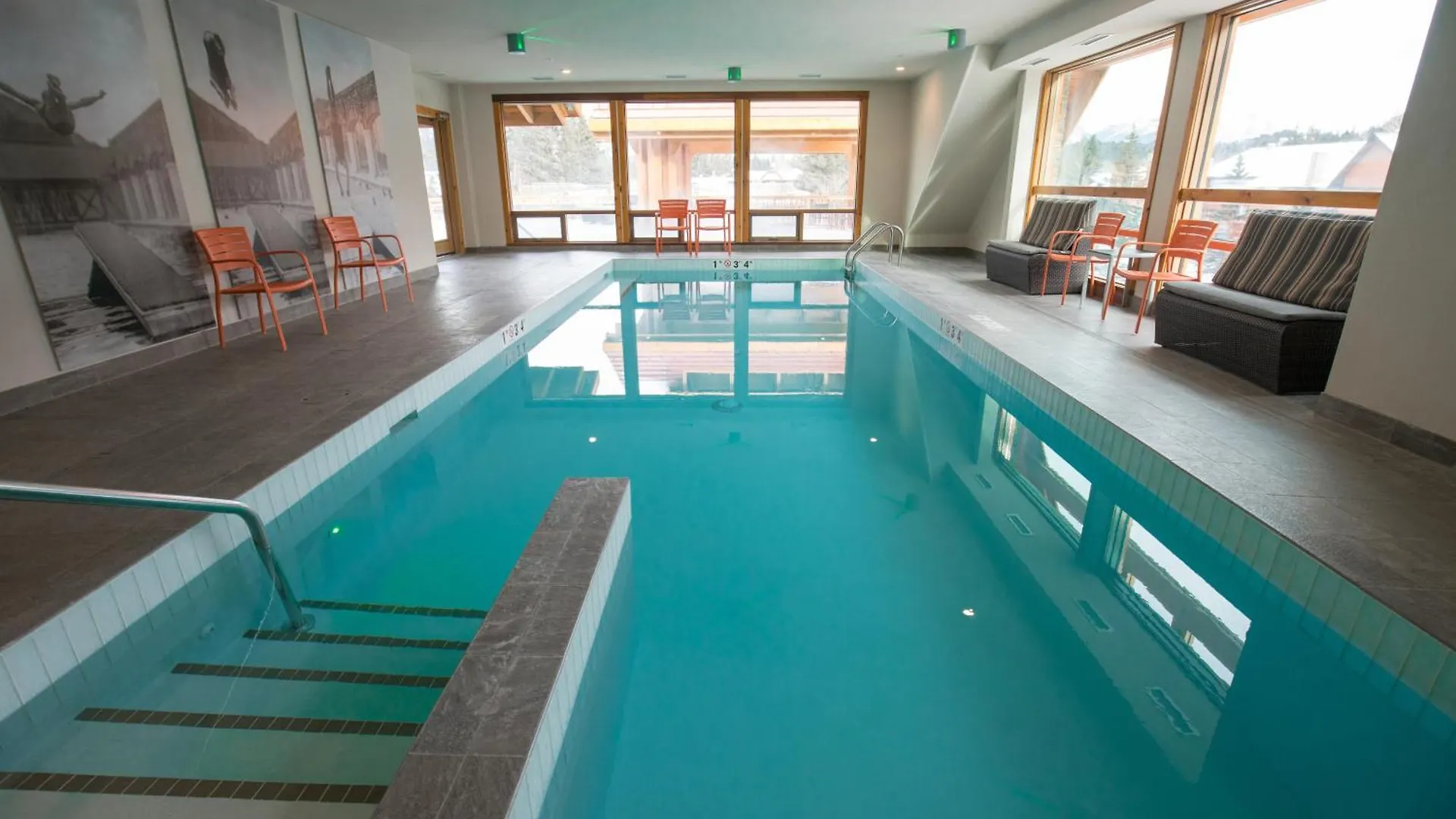 Moose Hotel And Suites Банф Канада