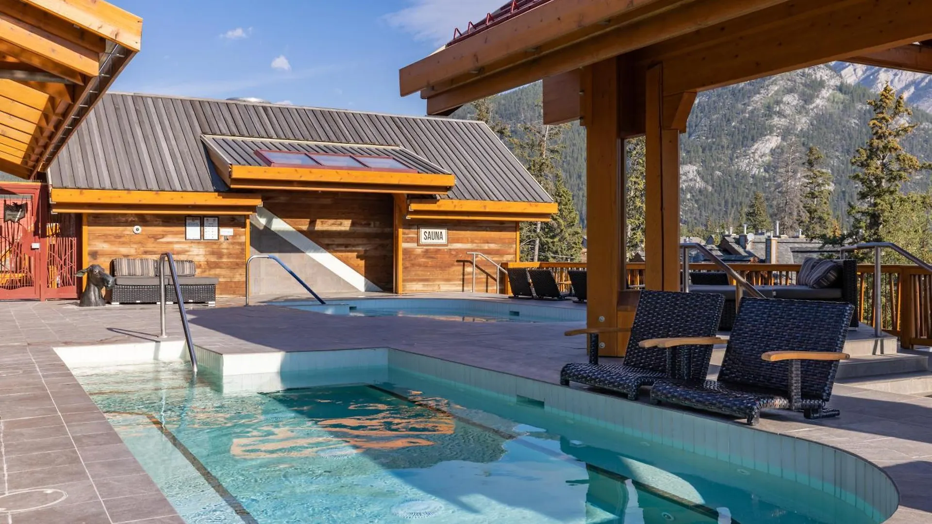 Moose Hotel And Suites Банф