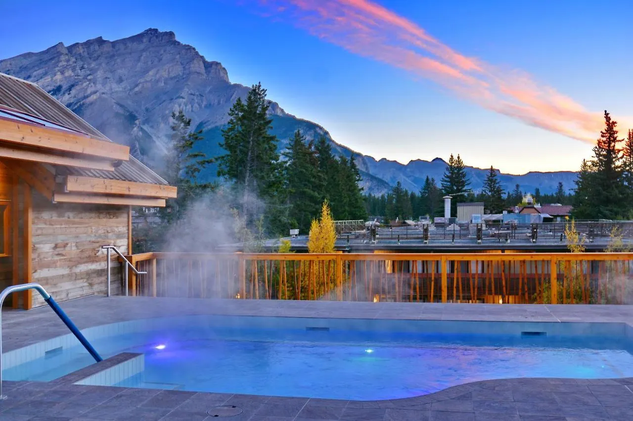 Moose Hotel And Suites Банф